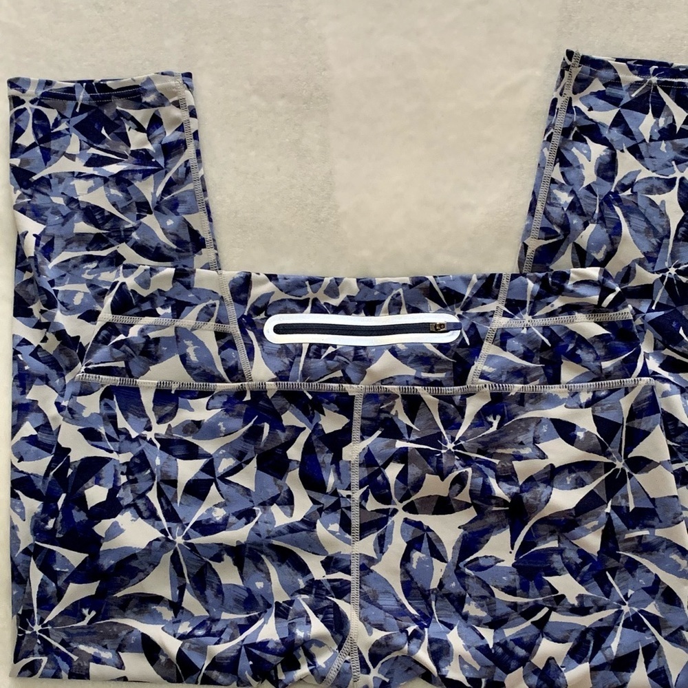 Athleta Blue and White Floral Capri Leggings - Picture 4 of 7